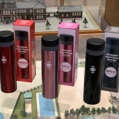 赤・ピンク・黒の3色展開