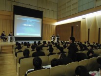 生徒からの質問を受ける