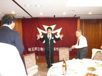 出席者で最も若い慶大生浜田暢康さんによる中締め