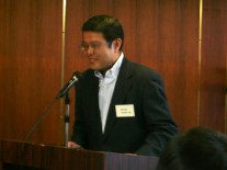 名司会役の杉本孝一郎さん（29回）