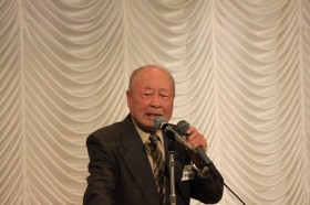 ご挨拶をいただく中村同窓会本部副会長
