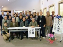 終了時会員による記念写真・本校の中村副会長にもご高覧いただき記念写真に参加いただいた。