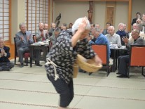安来節を踊る中村さん