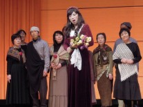 デズデモナを演じる家田紀子