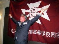 岩本氏のリードで校歌