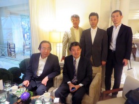 《前列》左-佐久間、右-林（りん）氏 《後列》左から磯部、田島、関根