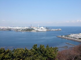 野島公園展望台より八景島を望む