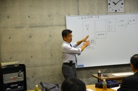 相続税の研修をする高橋孝志講師