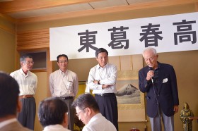 中学の帽章を持参。二番目に 年長の小谷さん