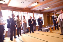 力強く校歌斉唱