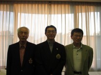 左からベスグロ2位の高橋さん1位の陶さん、3位の田村さん