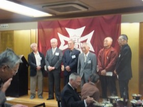 グループごとにステージ上で紹介