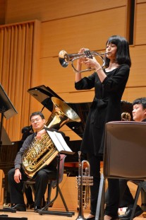 メランジェ合奏団紅一点の只友さん