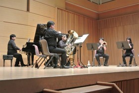 立原さんを中心としたメランジェ合奏団