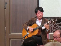 竹内君のクラシックギター演奏