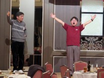 安島君の校歌斉唱リード