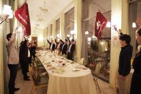 校歌を文字通り熱唱