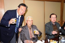 乾杯の池田さんと語らう