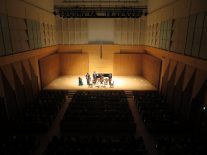 ステージに登場した五人の演奏者