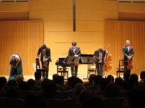 アンコール終了後にお辞儀をされる演奏者の皆さん