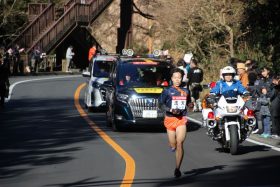 5区19㎞付近を快走する青木選手