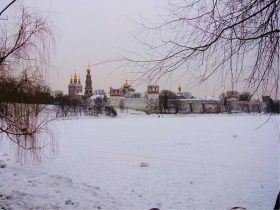ノボデービッチ修道院と白鳥の湖