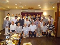 全体写真（前列最右は当地区同窓会の高山澄会長）