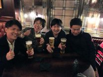 Globeで学生気分のロンドン4名