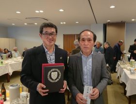 左から優勝の陶さんと２位の水野さん