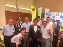 衆議院議員の三ッ林裕巳さん（高26回）を囲んで