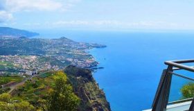 カボ・ジラン展望台からフンシャル方面を望む