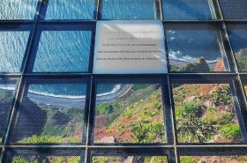 カボ・ジラン展望台（580メートル）はガラス張り