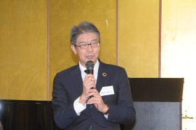 当会相談役の種村同窓会長