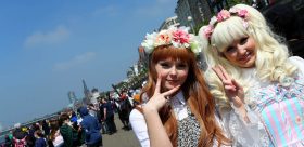 デュッセルドルフに集まるコスプレーヤー