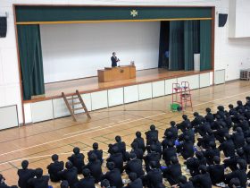 種村同窓会会長２学期終業式在校生向け講話