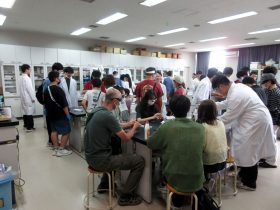 化学部による「春高化学部のはぴエネ」