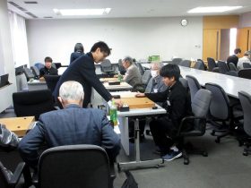 林漢傑先生から手ほどきを受ける現役生徒