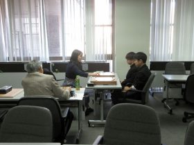 森先生から指導を受ける現役生徒