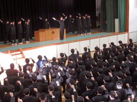 壮行会での校歌斉唱