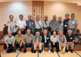 懇親会での記念写真